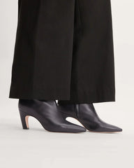 The Short Banana Boot | Black