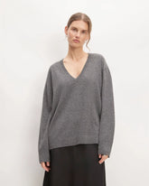 The Classic V in Cashmere | Heather Charcoal