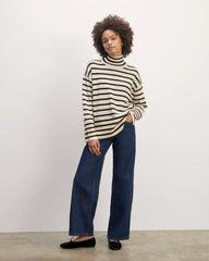 The Boxy Turtleneck in Cashmere | Bone / Black